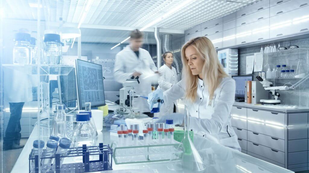 Branche-Forschung-und-Lehre Unabhängiges Daten Management hilft auch den Forschern in diesem Labor.
