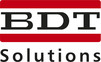 Logo-BDT Zwischen zwei roten waagerechten Balken steht in schwarzer Schrift BDT geschrieben und darunter Solutions.